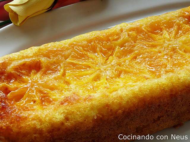 Bizcocho con naranjas caramelizadas