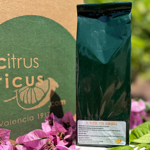 Te verde con naranja y flor de azahar de CitrusRicus en envase